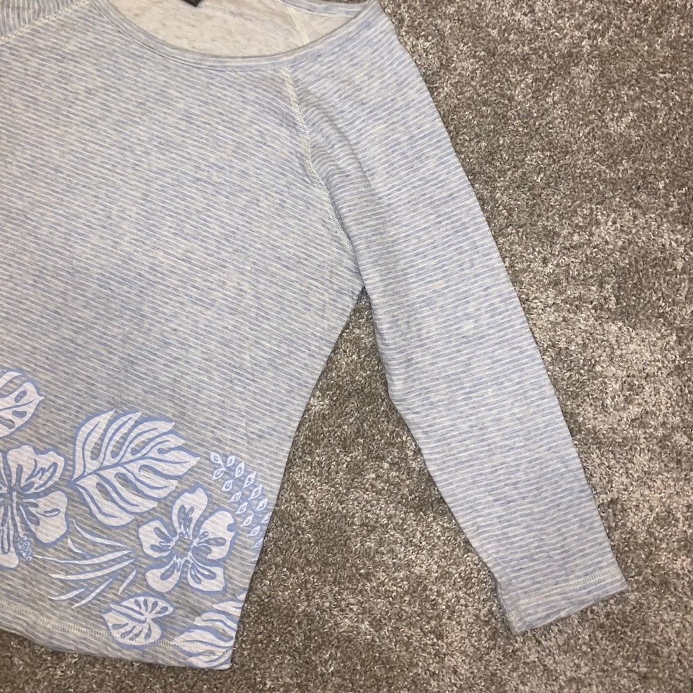 Tommy Bahama Floral Gray & Blue Top - Picture 5 of 9